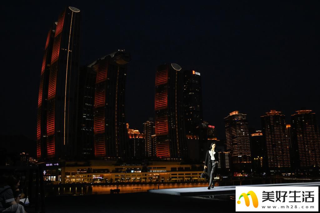 XUEGE 2025冬季時(shí)裝大秀(圖4) XUEGE 2025冬季時(shí)裝大秀(圖4)