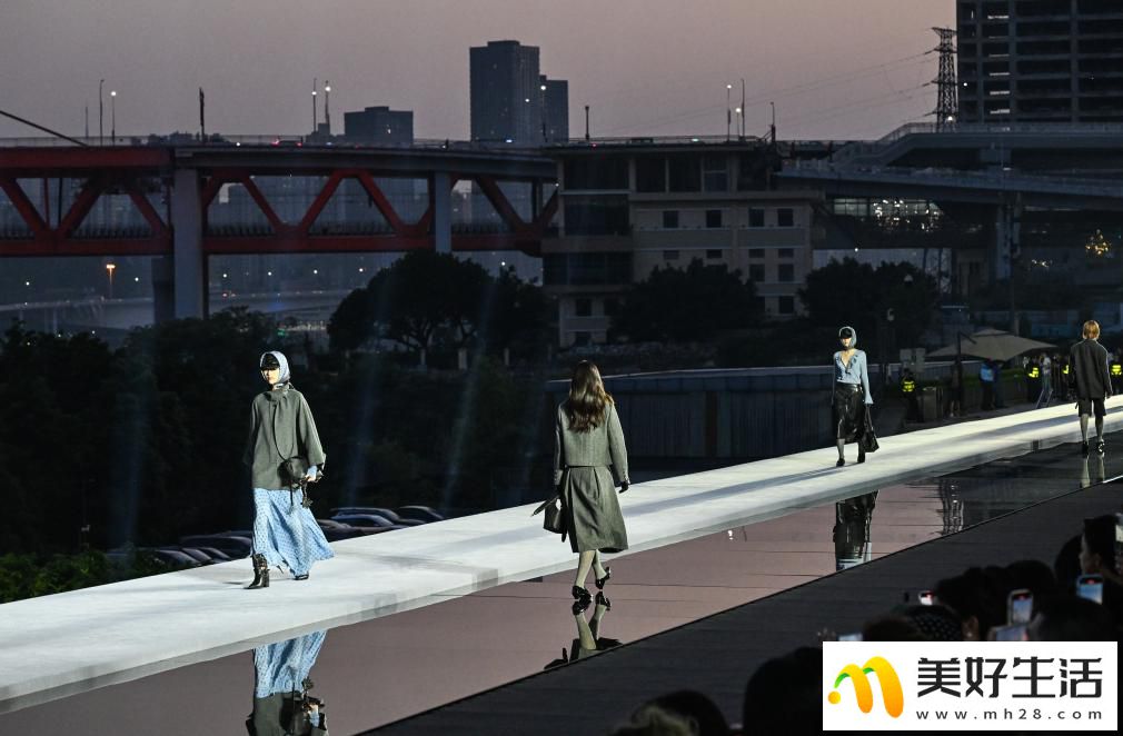 XUEGE 2025冬季時(shí)裝大秀(圖16) XUEGE 2025冬季時(shí)裝大秀(圖16)